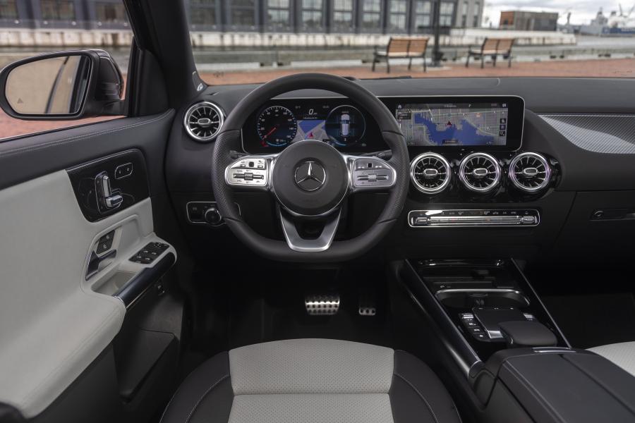 Торпедо Mercedes-Benz GLA250 AMG Line (H247) 2020 года  (NA) (фото 64 из 96)